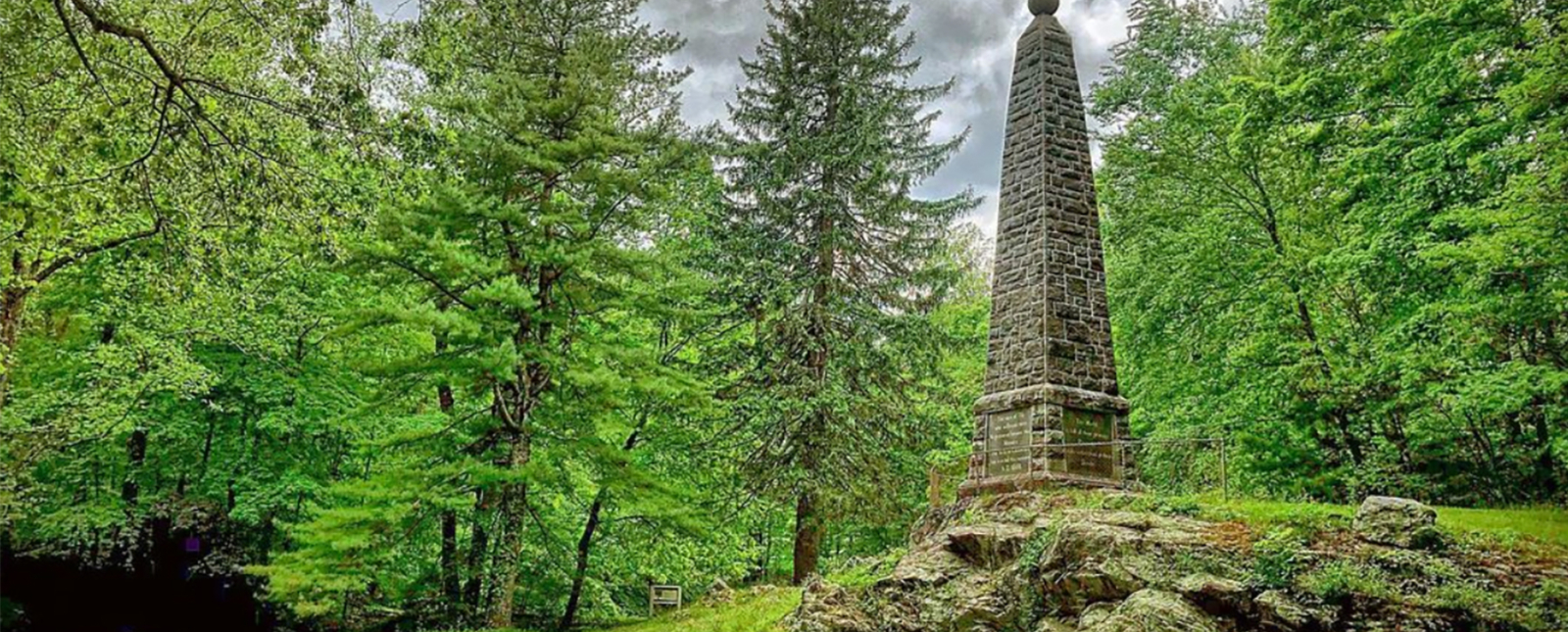 Monumento conmemorativo de Putnam verde (Instagram@itsdavesummers)