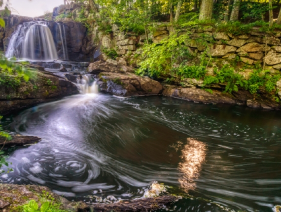 Cascadas en Southford Falls (Flickr@tquist24)